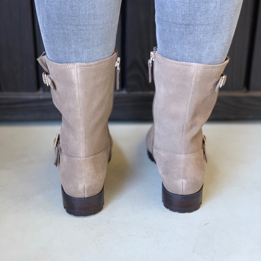 Lake House Winter Taupe Lug Sole Genuine Boots - Picture 4 of 5